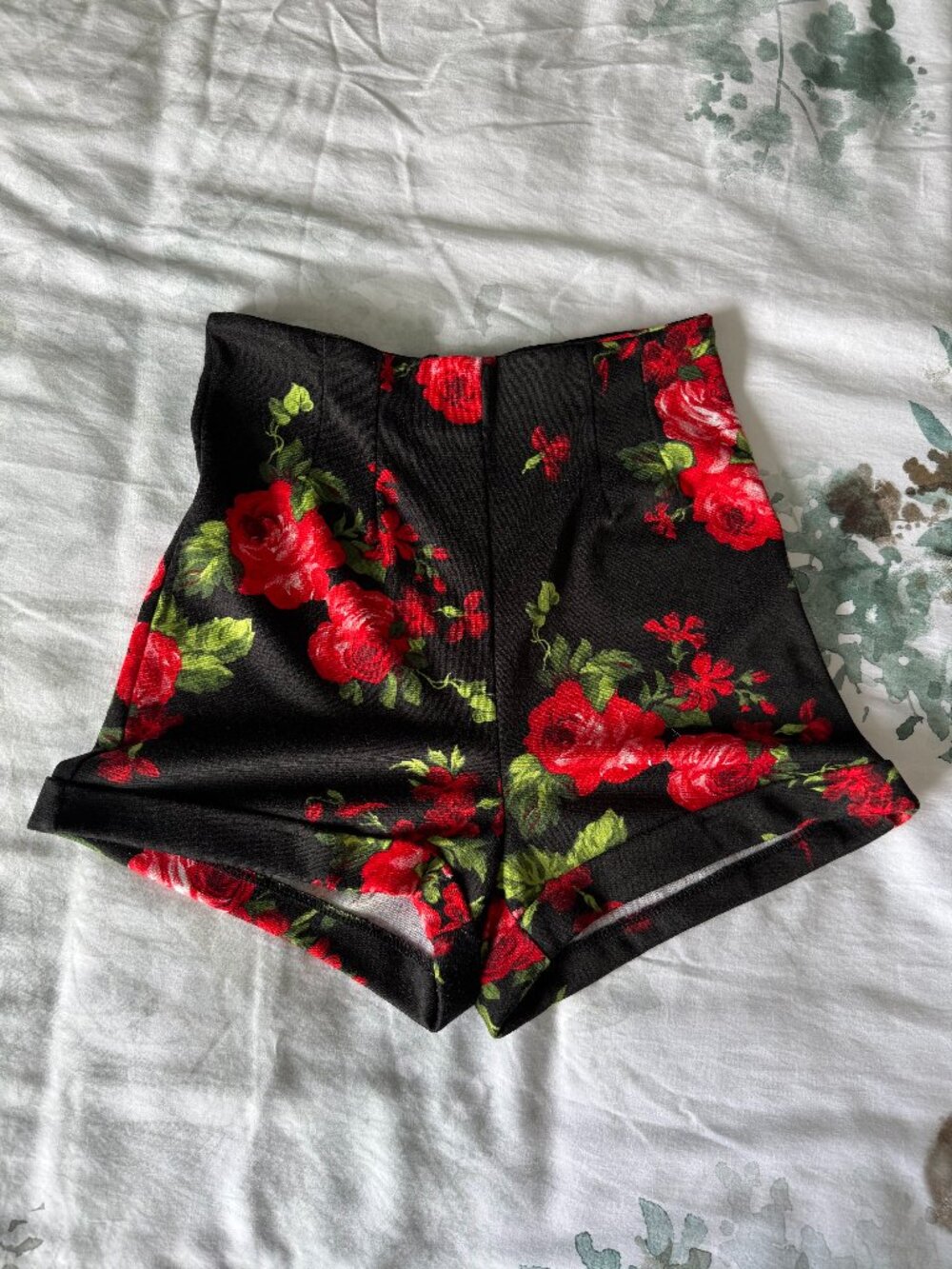 Forever 21 High Waisted Floral Shorts Size Medium Black Red Rose Print